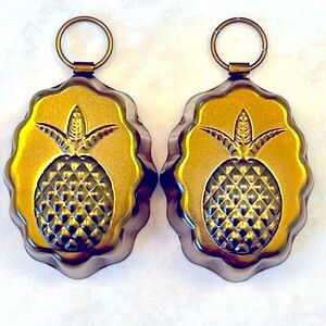 🌟HP🌟SET of 2 Williams Sonoma Mini Pineapple Mold Ornaments